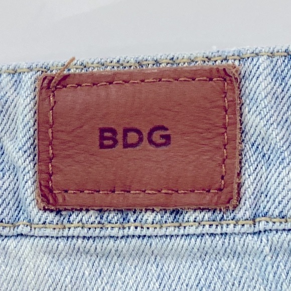 BDG Super High Rise Cheeky Urban Outfitters Light Wash Denim Shorts Size 29 - Picture 9 of 11